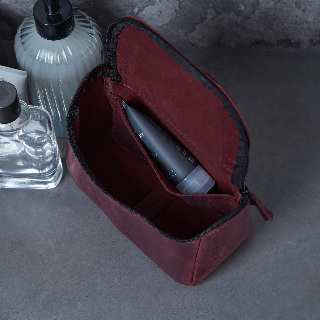 Timeless leather toiletry bag - INCARNE® Ukraine