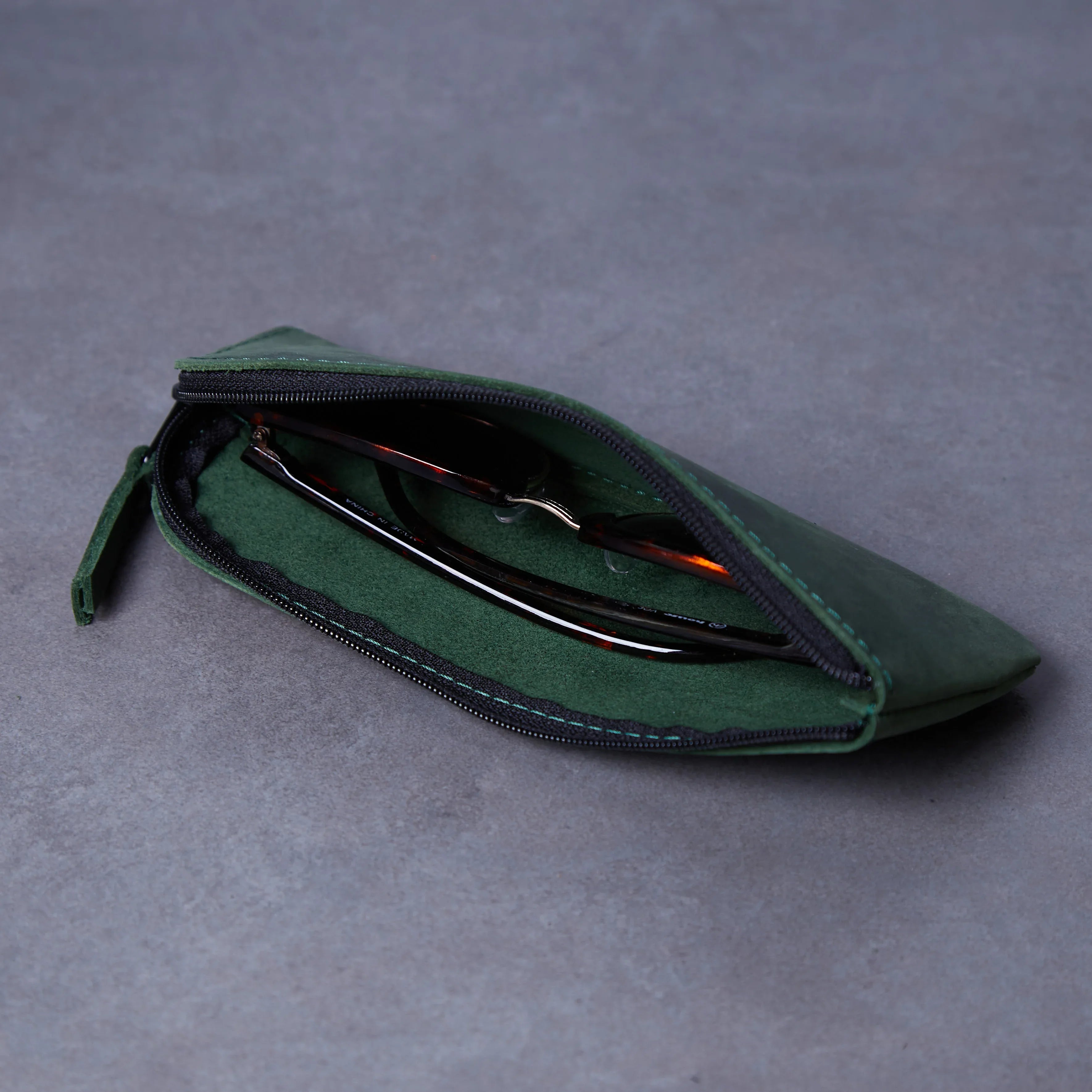 Leaf glasses case - INCARNE® Ukraine