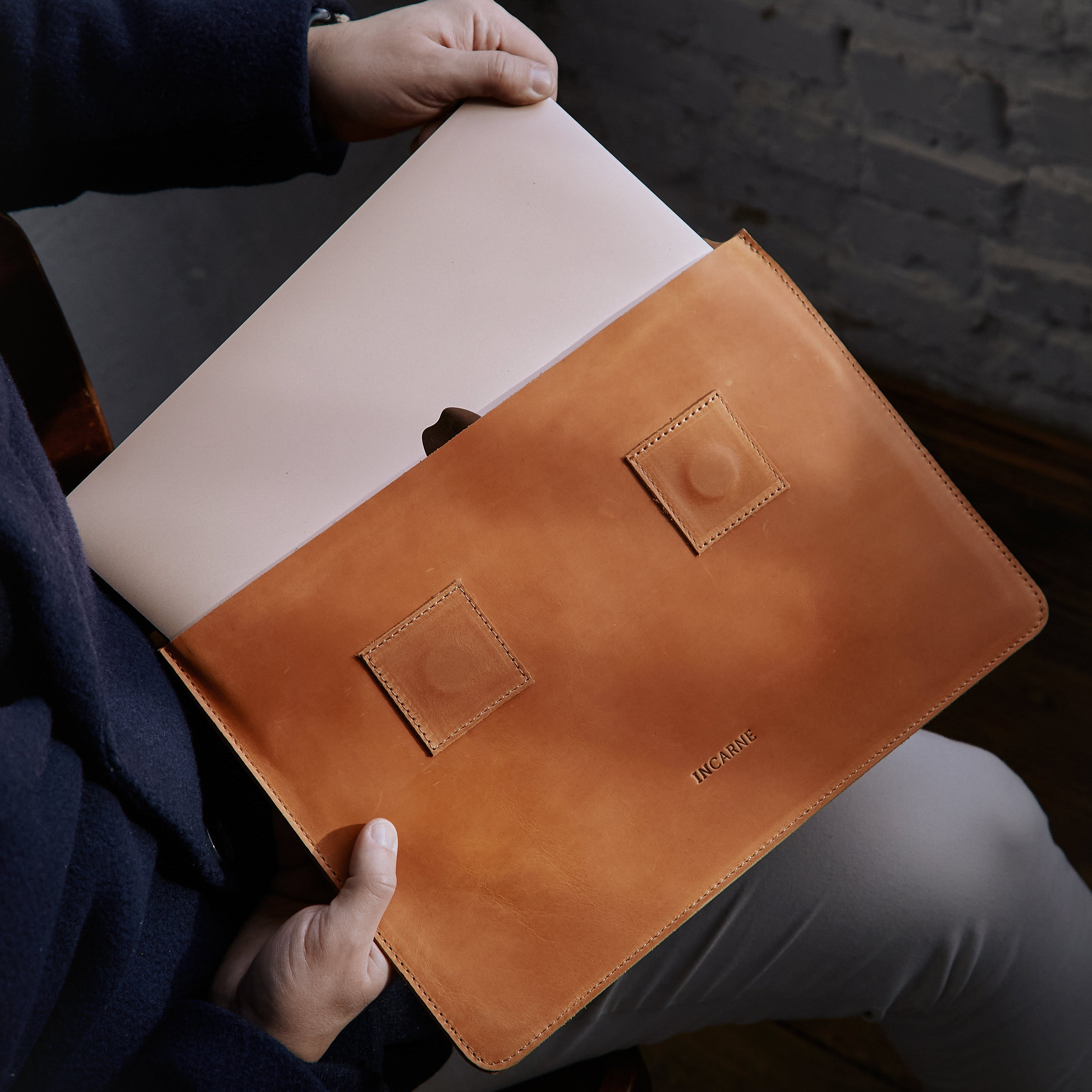Etui na laptopa Line, koniakowy (vintage)