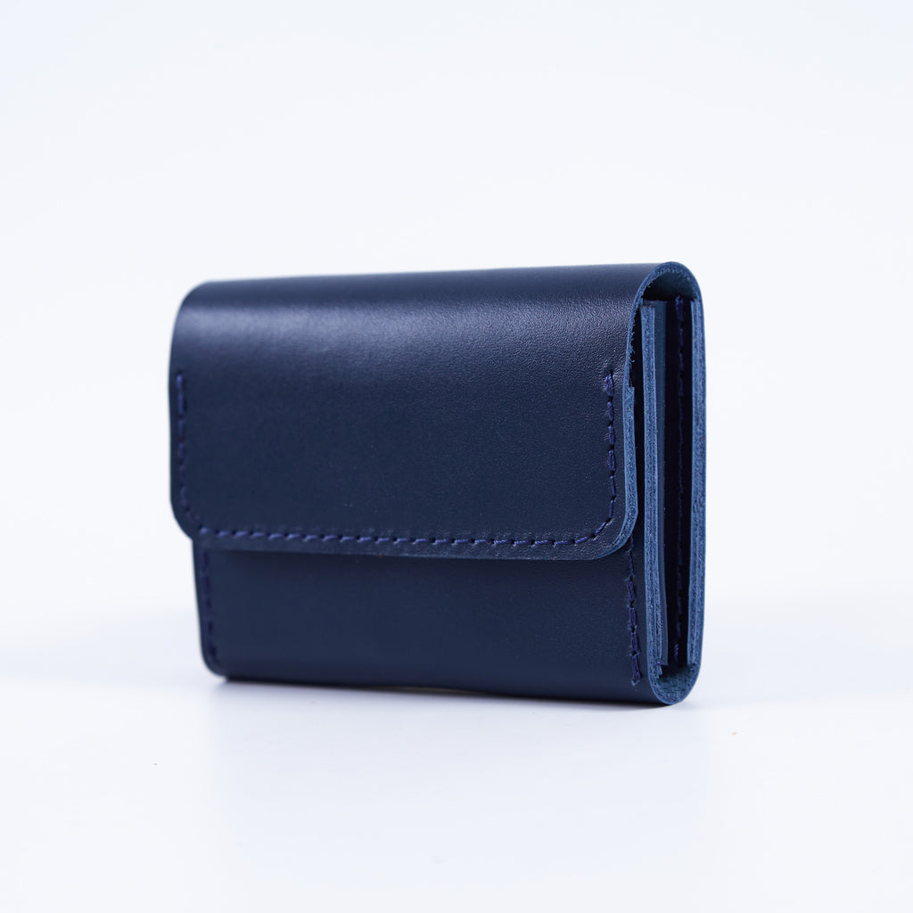 Lean Compact RFID-blocking wallet made of classic leather