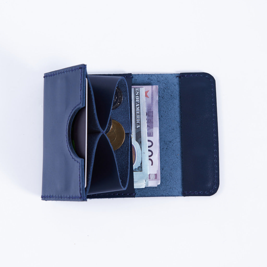 Lean Compact RFID-blocking wallet made of classic leather
