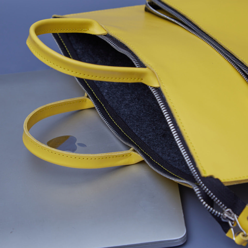 Maryland Laptop Sleeve with Handles in classic leather