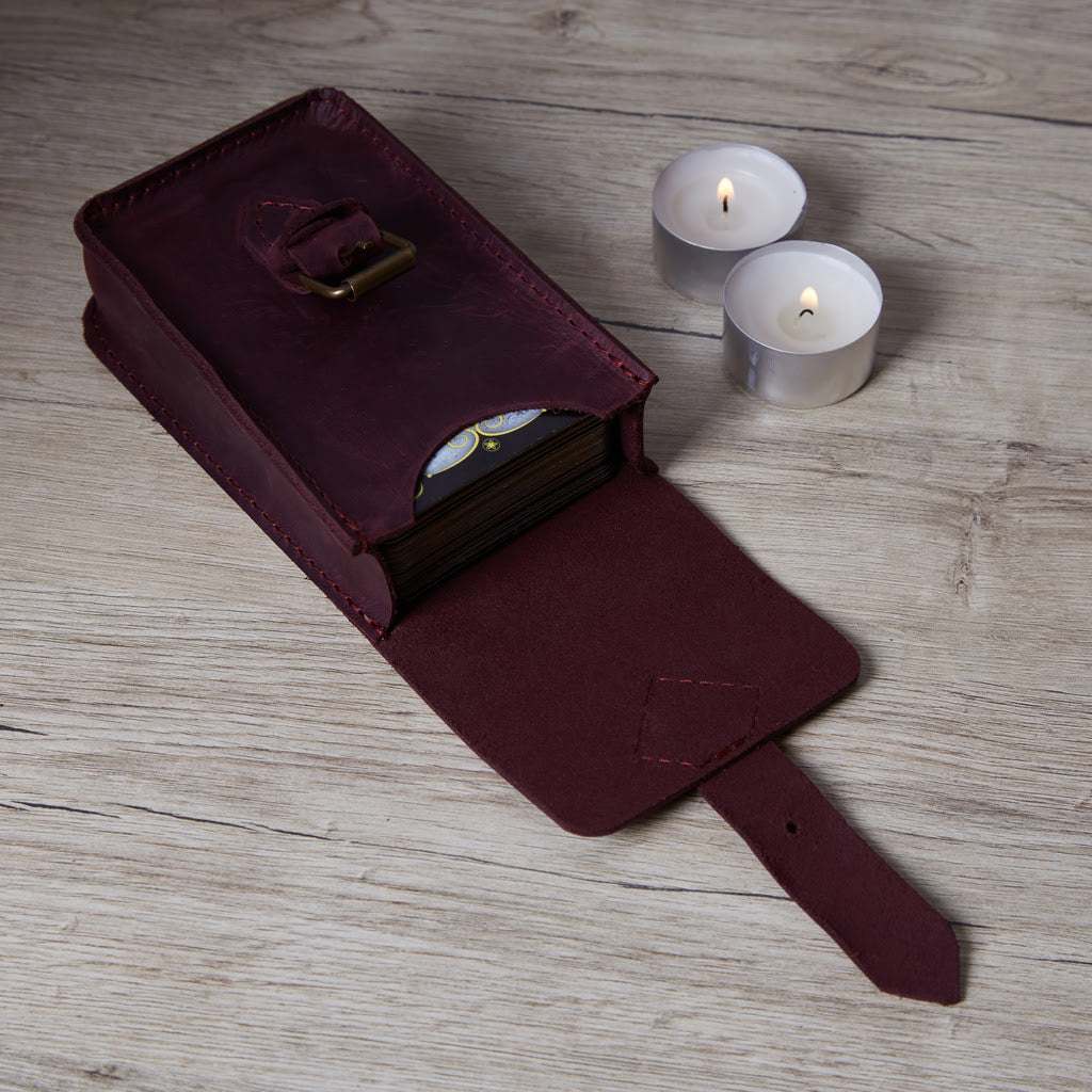 Suport din piele pentru tarot