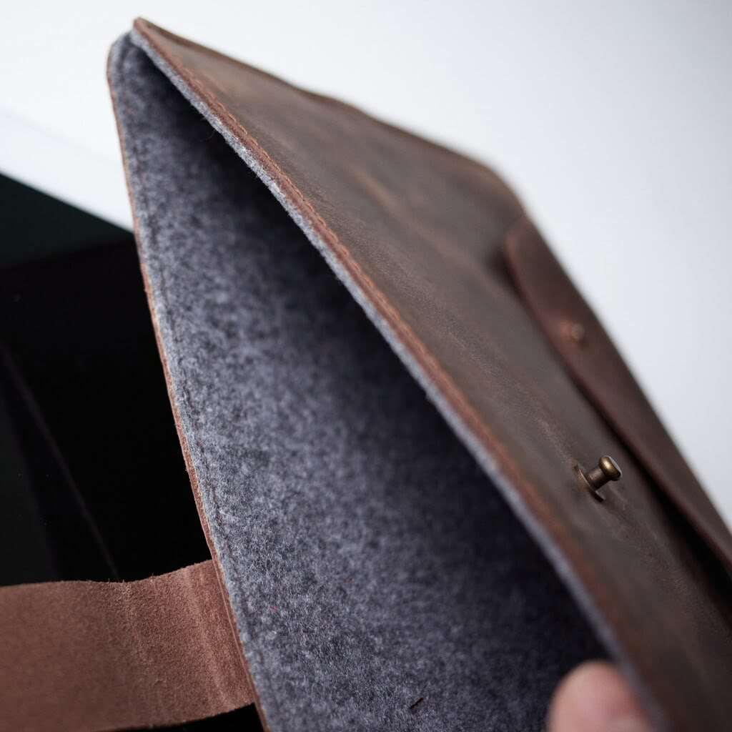 Leather Remarkable 2 Sleeve with Pencil Holder — Oakland