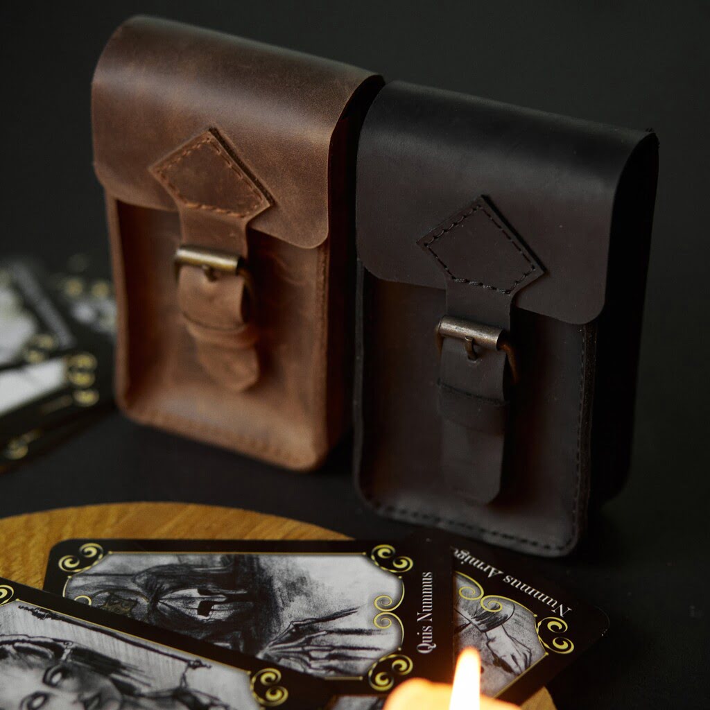 Suport din piele pentru tarot